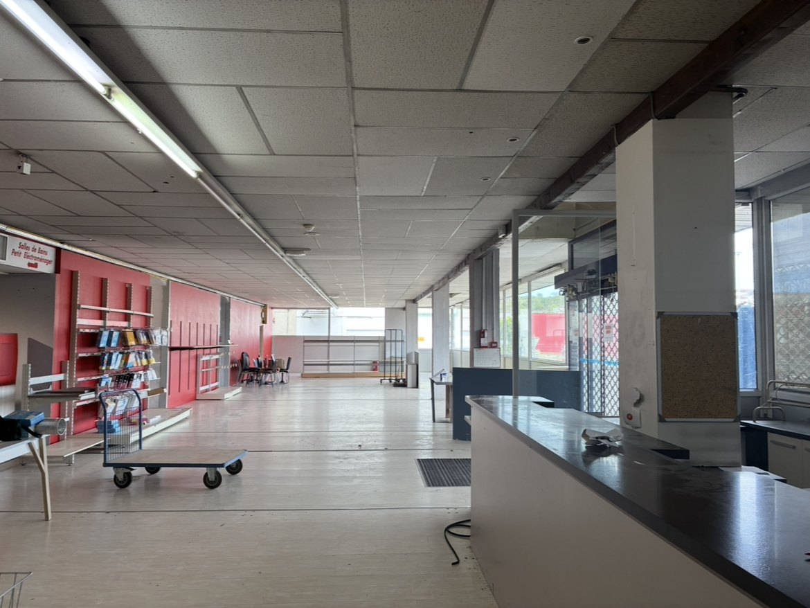 Local commercial avant intervention